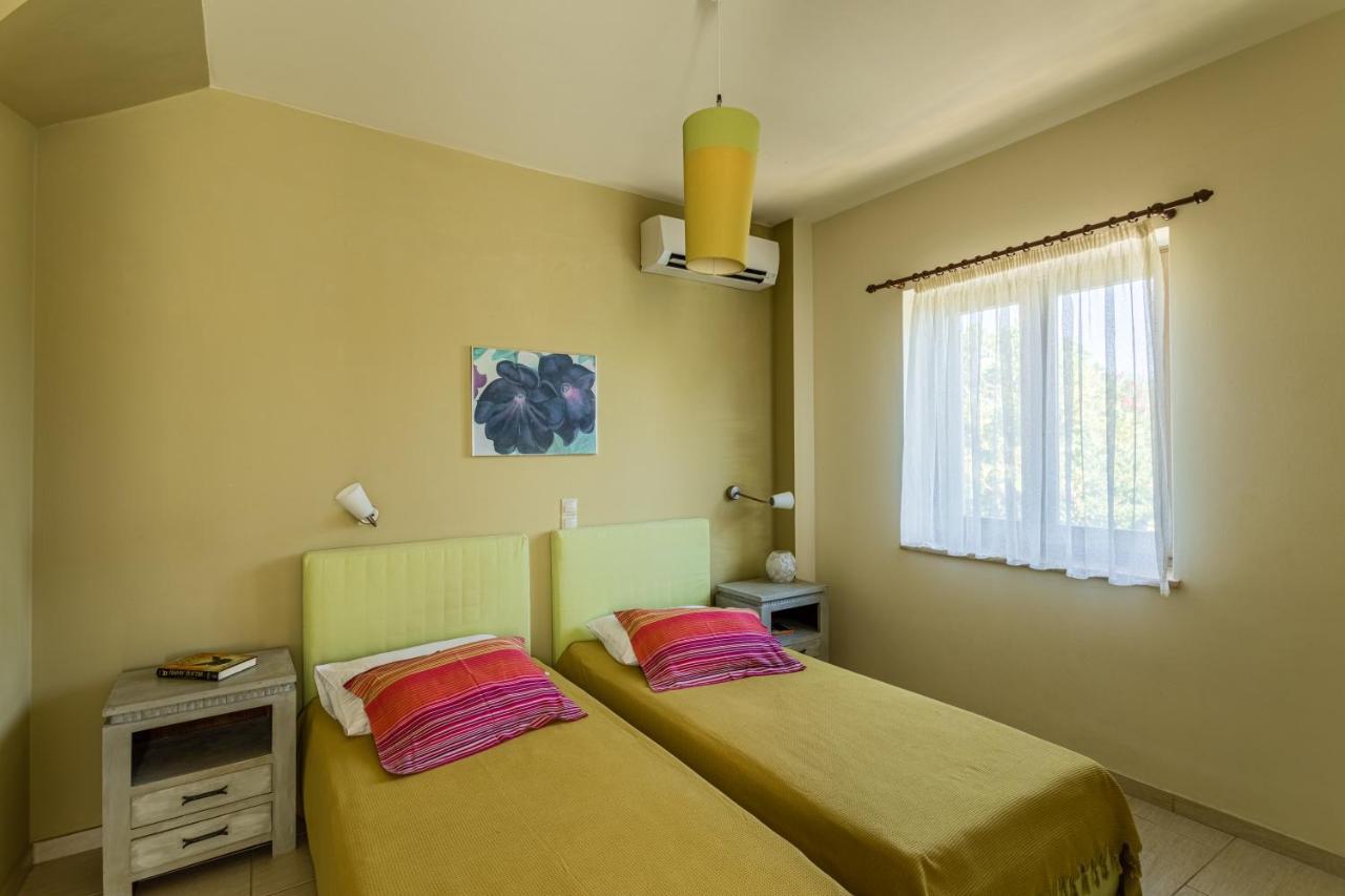 Tria Luxury Residences Stoúpa Dış mekan fotoğraf